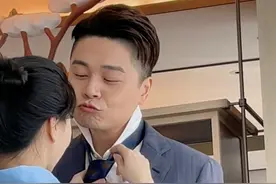 38岁沈涛大秀恩爱！神秘娇妻罕出镜，两人当众亲密互动太甜蜜图片