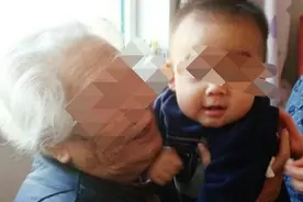 外卖小哥给老人送一年饭，说等女儿回来结账，但他女儿却去世多年图片