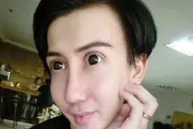还记得蛇精脸网红刘梓晨吗，如今他怎么样了？图片