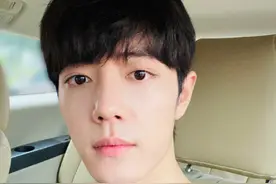 肖战29岁生日，工作室晒出手绘图为其庆生，伸手触动光点有深意图片