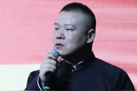 郑敏为何嫁穷小子岳云鹏？做他背后的女超人，膨胀时甩他一巴掌图片