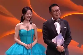 赵丽颖林永健走错话筒，重新自我介绍太可爱，与王一博同框好养眼图片