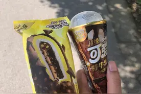 现在的雪糕为啥涨价如此厉害？凑近一看，好家伙！全是5元以上的图片