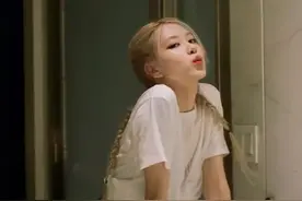 朴彩英实在是美，黑白搭配非常性感图片