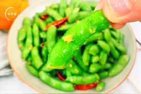 煮毛豆时，请不要直接放清水煮！掌握这一步，保准毛豆翠绿又入味图片
