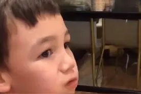 混血儿散装英语笑坏美国老爸 网友：像极了只会几个单词的我图片