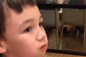 混血儿散装英语笑坏美国老爸 网友：像极了只会几个单词的我图片