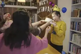 田朴珺派对视频流出，被蛋糕糊脸图片