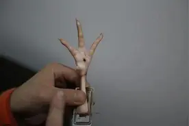 仅几秒，孩子左眼失明，家长请注意：它不是玩具，是凶器图片