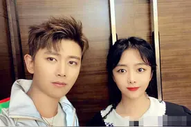 有种“安全距离”叫谭松韵合照，不管跟谁都保持距离，只为他破例图片