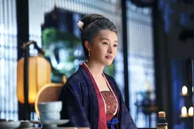 44岁的吴越，与37岁王凯演母子，演过汤唯的婆婆，成了太后专业户图片