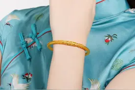 预算2万元，购黄金手镯好，还是翡翠手镯好图片