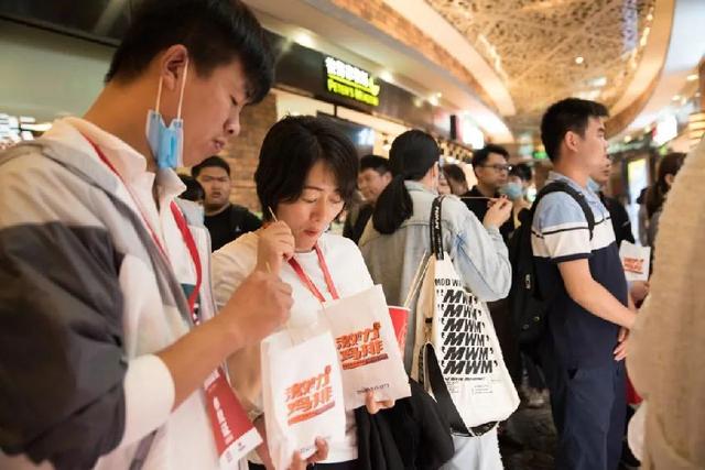 �ܱ�100������к������ܽ���153��������Ӫ�ɻ�