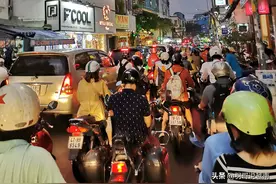 在越南，只要有摩托车就可以找到女朋友，不需要宝马奔驰图片