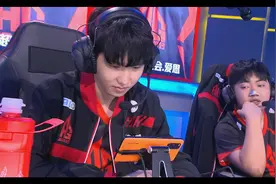 KPL:TS先下一城AG连追两局,一诺状态渐佳,光怪陆离镜切入瞬间三杀图片