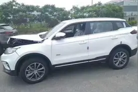 4S店来了一辆吉利博越运损车，经理：原价15万，现在只卖8万图片