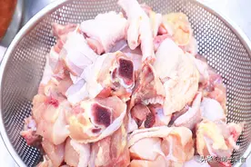 炖鸡，有人焯水、有人直接炖，都不对！学会这1招，比饭店的还香图片