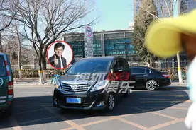 独家：成龙欧阳娜娜现身春晚彩排 王一博易烊千玺包裹严实图片