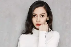 杨颖风波后首亮相，搂着她的不是黄晓明，而是于正？图片