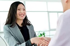 面试官：公司想借你的私家车用，你会怎么办？看看小伙子精彩回答图片