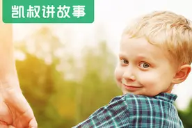 11岁“奥特曼”男孩路边卖樱桃，摘下面具后网友泪目了图片