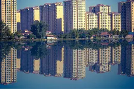 七绝《城里楼房空自许》图片