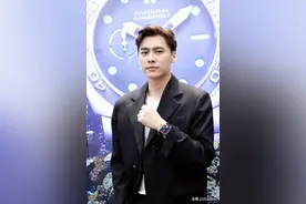 李易峰化身霸道总裁为活动站台图片