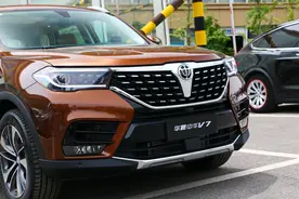 三大件都是名牌，还带终身质保，中华V7为何始终不被认可？图片