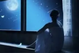 望着月亮想你，孤身只影心孤寂；想你，寂静的夜里，思念越拉越长图片