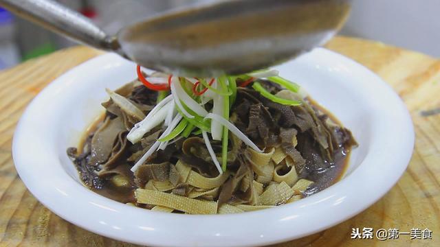 牛肚需要这些配菜，才能有效的去腥入味，增筋保鲜，厨师长的经验