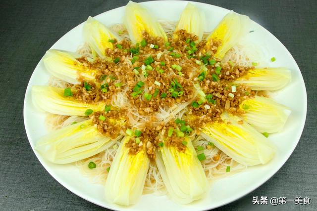 蒜蓉粉丝蒸娃娃菜这样做，口感鲜甜脆嫩，蒜香扑鼻，越吃越香