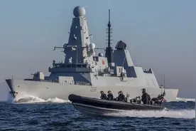 一路自吹自擂！英国航母就这么驶离南海？以为是王者，结果是青铜图片