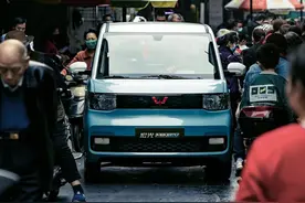 带你走进宏光MINI的改装世界，分分钟就是一台“黑武士”诞生图片