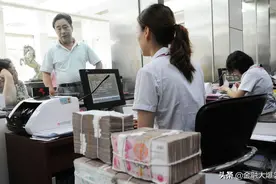 为何建议老年人在一家银行的存款不要超过5万元？分散意义何在？图片