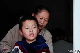 孩子出生时11斤，邻居觉得惊奇，奶奶乐开了花，谁知祸根悄悄埋下图片