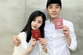 李光洁被爆当爸后，前妻郝蕾现身直播间满面春光，离婚后各自安好图片