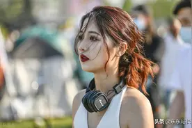 女生穿得少穿得性感是为了想吸引男生的目光吗？图片