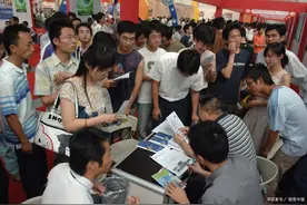 大学生第一年要花多少钱，新生都把钱花到了哪里，家长或许想不到图片