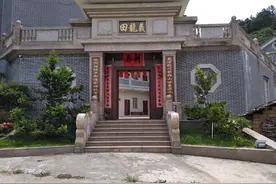 广西玉林有户农家屋子，路过的人都要去看看，是什么原因？图片