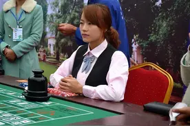 揭秘荷官工作，赌场风云变幻，每天“见证”一夜暴富和倾家荡产图片