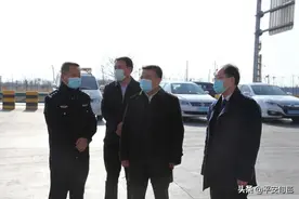 县长王旭慰问赤道公安检查站执勤人员图片
