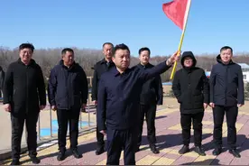 “龙江第一渠”开闸提水图片