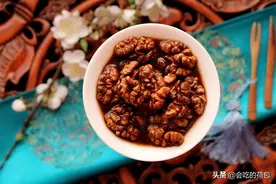 天冷别忘了吃核桃，不磨豆浆不煮粥，教你新做法，手脚暖和不怕冷图片