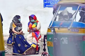 为防疫喂儿童喝酒，还有人喝酒精洗手液，印度还指望实现全体免疫图片