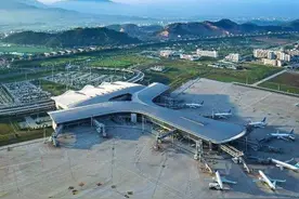 潮汕地区最大的机场，机场就建在这座城市，潮汕地区三个城市共用图片