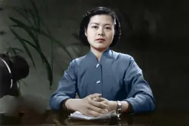 她是中国第一位电视播音员，师从开国大典播音员，发掘赵忠祥，指导敬一丹，是白岩松心中让央视变柔软的存在图片