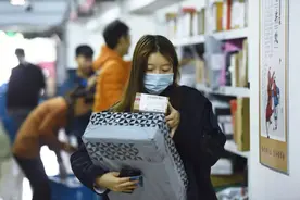 录取通知书到了，夫妻突然大吵，女儿怒怼父亲：3000生活费没法活图片