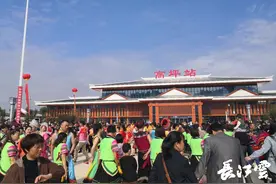 正式开通运营！宜万铁路新建高坪站第一趟列车到啦图片