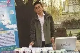 大学男孩卖卫生巾每月收入过万图片