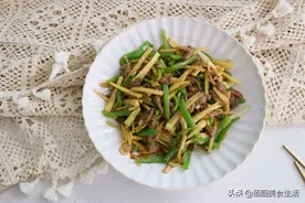 1块里脊肉，2根茭白，做法简单的茭白炒肉丝，鲜嫩清脆好吃不贵图片